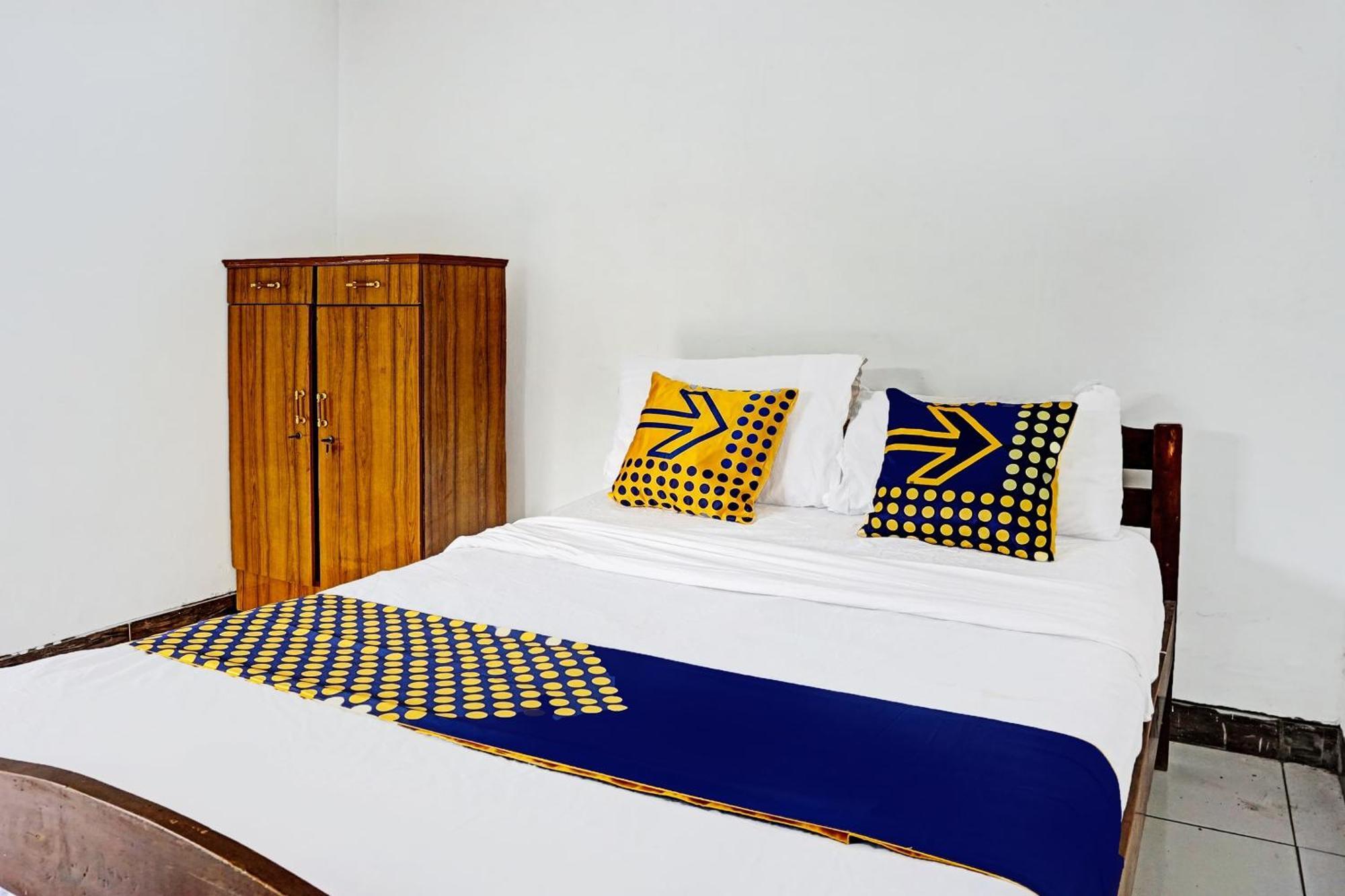 Hotel Oyo Life 91896 Kost Bu Dewi Syariah Pasuruan Exterior foto